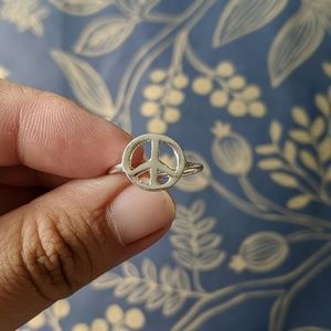 Size 6 silver nwot peace ring midi